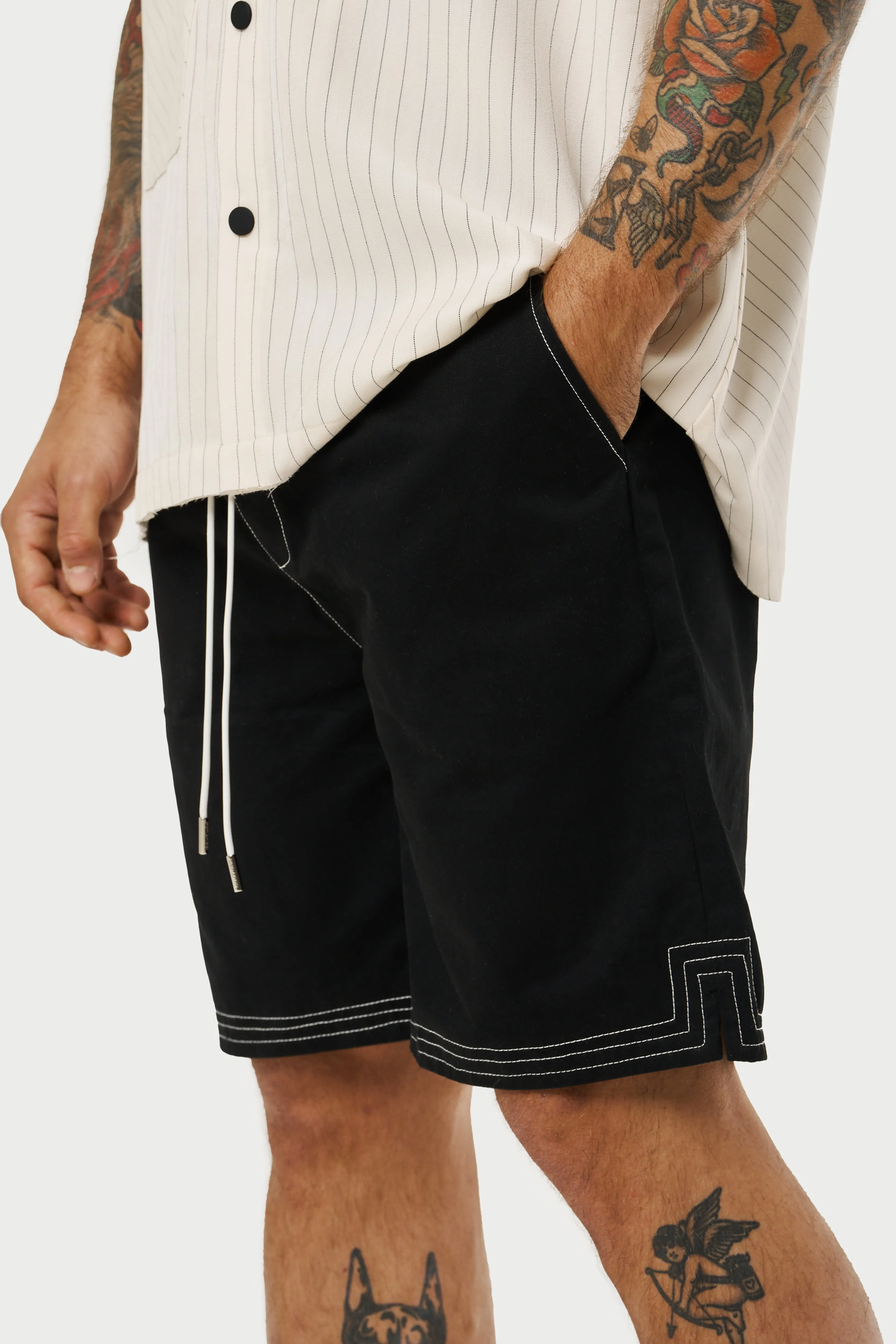 CONTRAST STITCH WOVEN SHORTS - BLACK