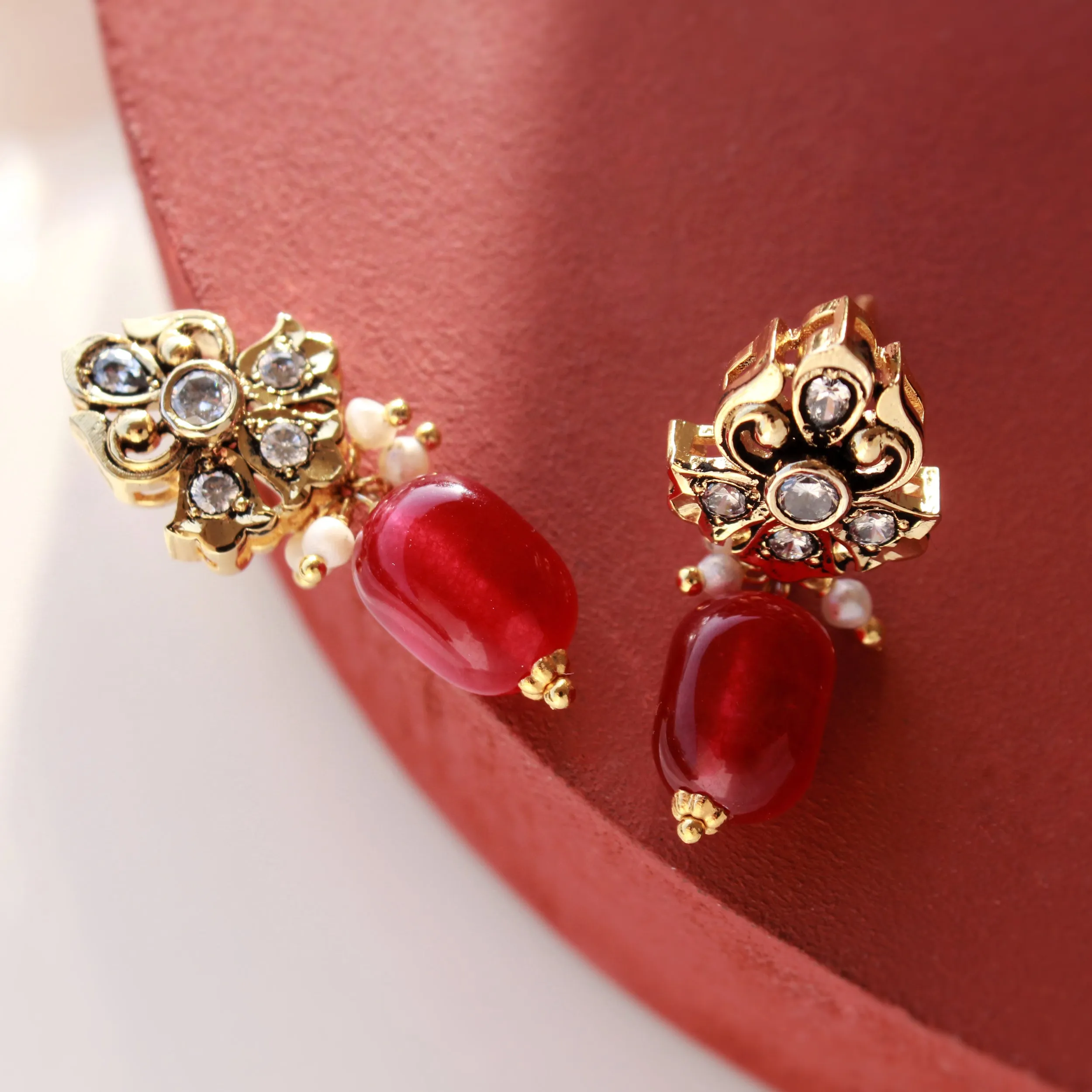 Earrings in Chetum, Pearls and Zircons